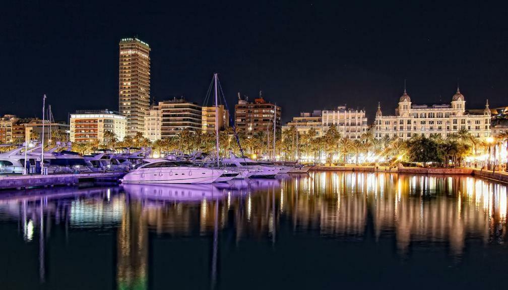 Centrico Y Espacioso Piso En Barrio Tranquilo Alicante Buitenkant foto